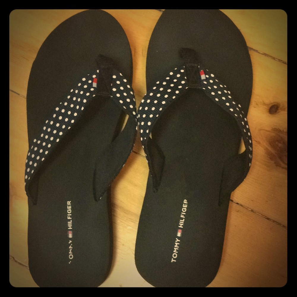 Size 7 Tommy Hilfiger flip flips